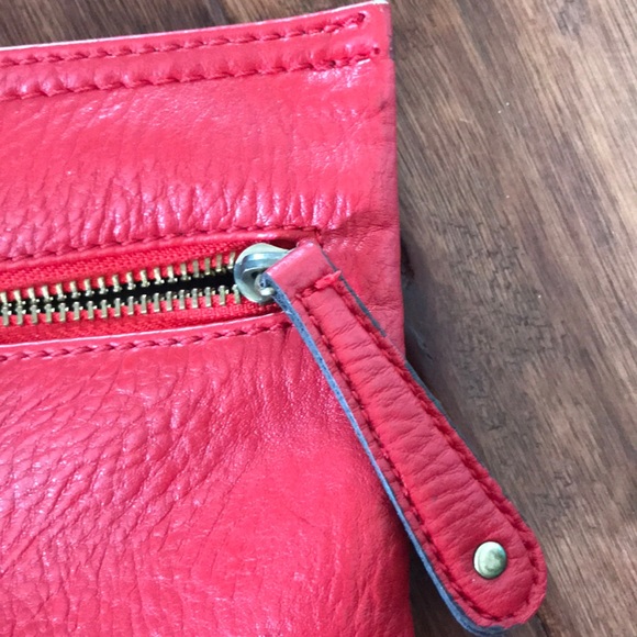 Red clutch - Picture 3 of 4